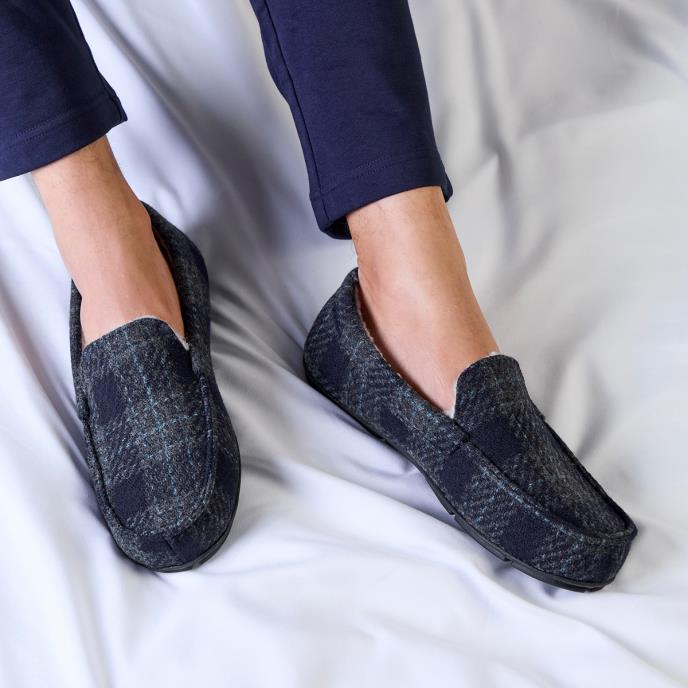 totes toasties® Mens Check Moccasin With Curly Fur Lining Navy Check